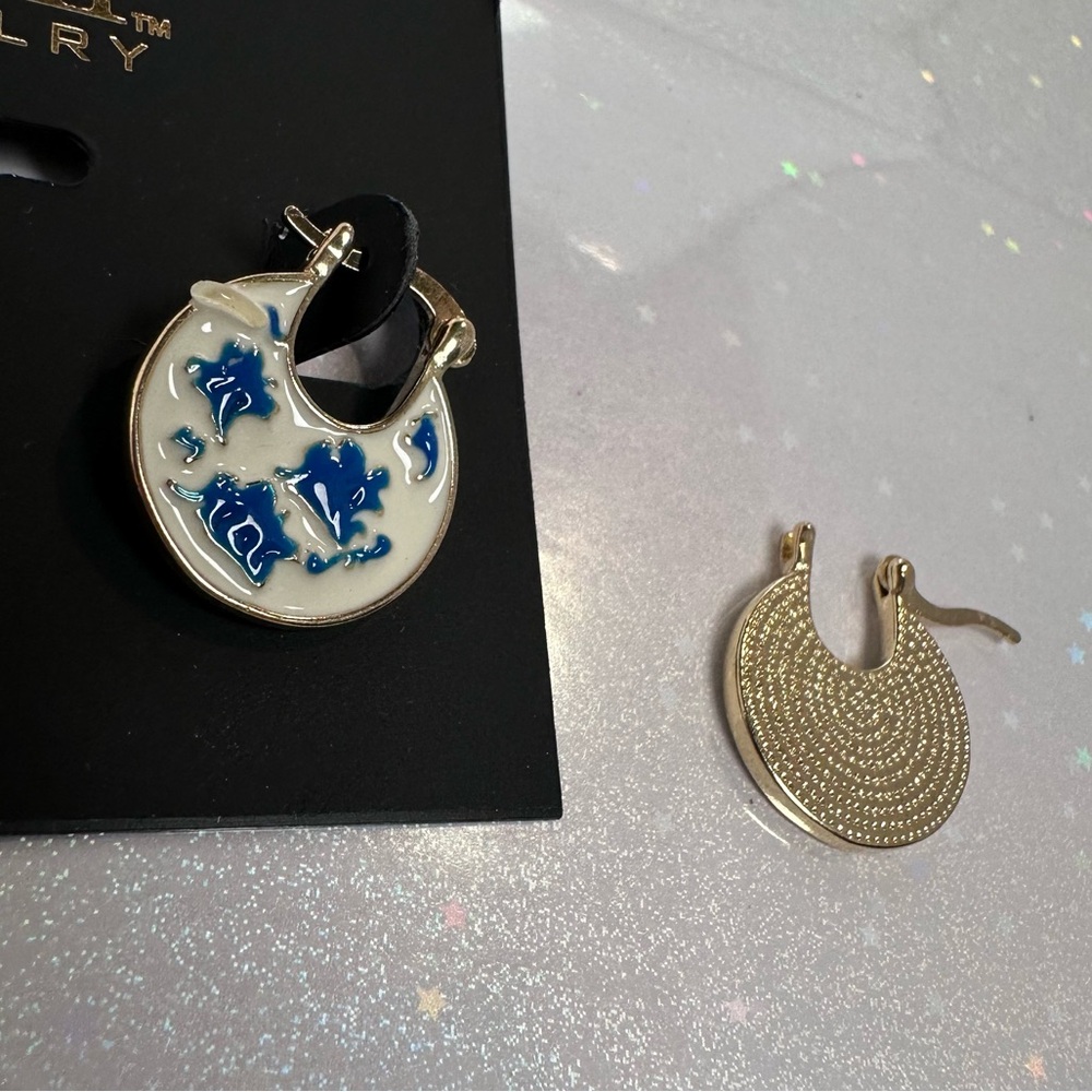 nOir Jewelry | Blue & White Earrings | NWT - Picture 3 of 6